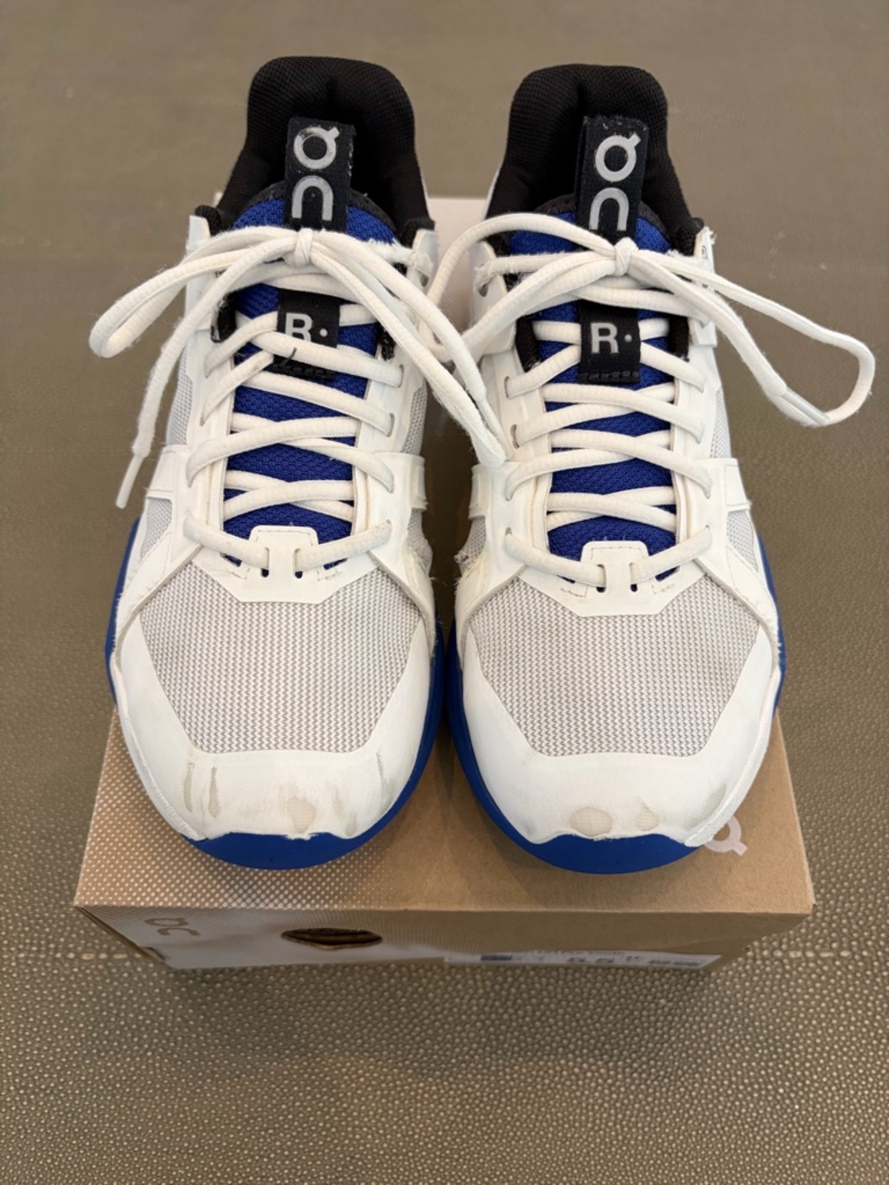 ON The Roger Clubhouse Pro Youth Tennis Shoes (size 5.5)